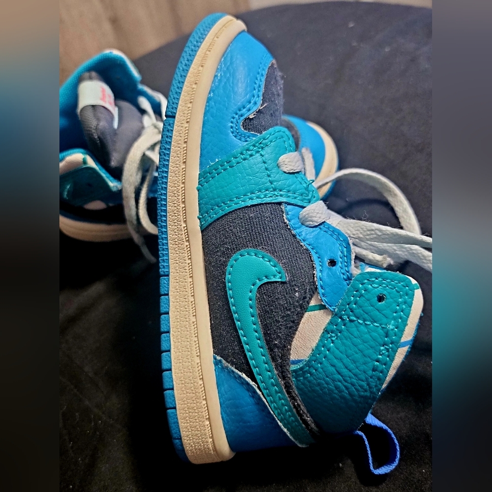 Toddler Jordan 1 mid aquatone/glacier blue/black size 8C